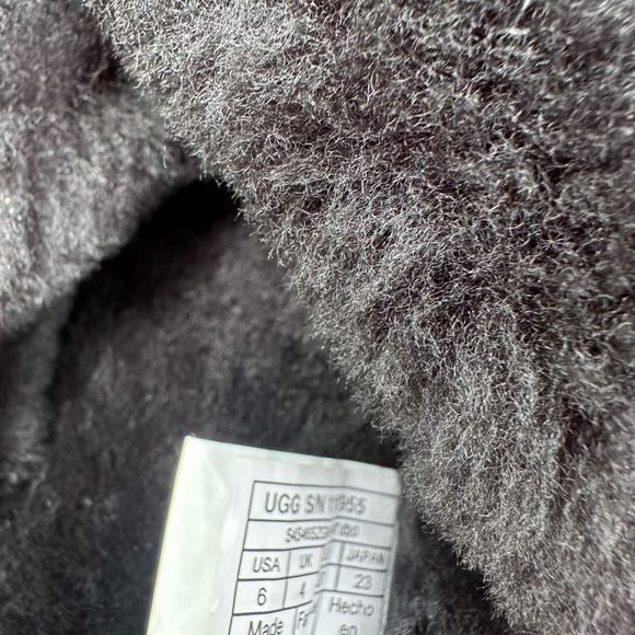 Women’s UGG flip flops,size 6,real sheep fur,black - Picture 6 of 7